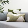 ABSTRACT RECHTHOEKIG KUSSEN LICHTGROEN MET BEIGE